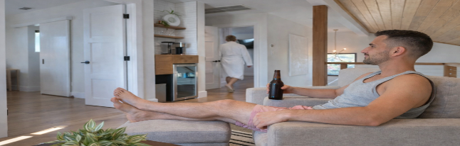 elegant oceanfront pool, tranquil oasis, water shimmering gracefully, photorealistic, overlooking the endless horizon, highly detailed, crystal-clear reflections, shutter speed 1/250s, azure blues, bright midday sun, shot with a 70-200mm telephoto lens.